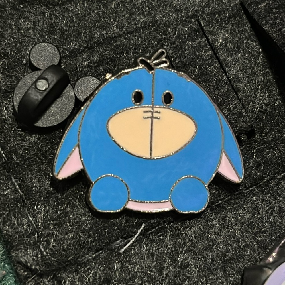 Eeyore pin Disney